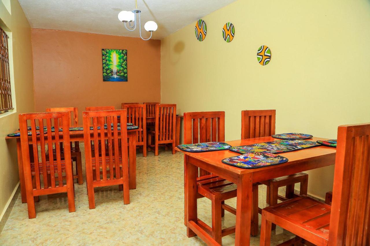 Palm Star Motel Fort Portal ภายนอก รูปภาพ