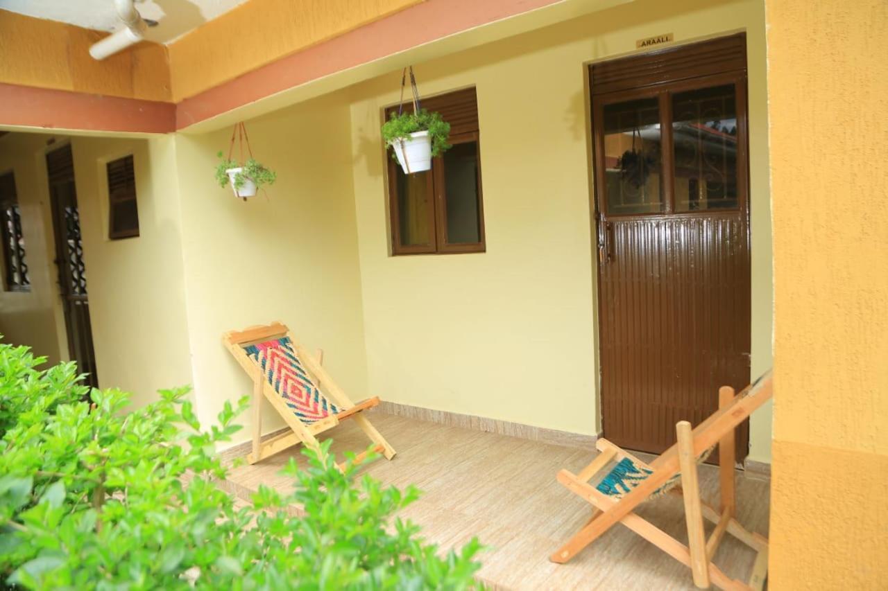 Palm Star Motel Fort Portal ภายนอก รูปภาพ