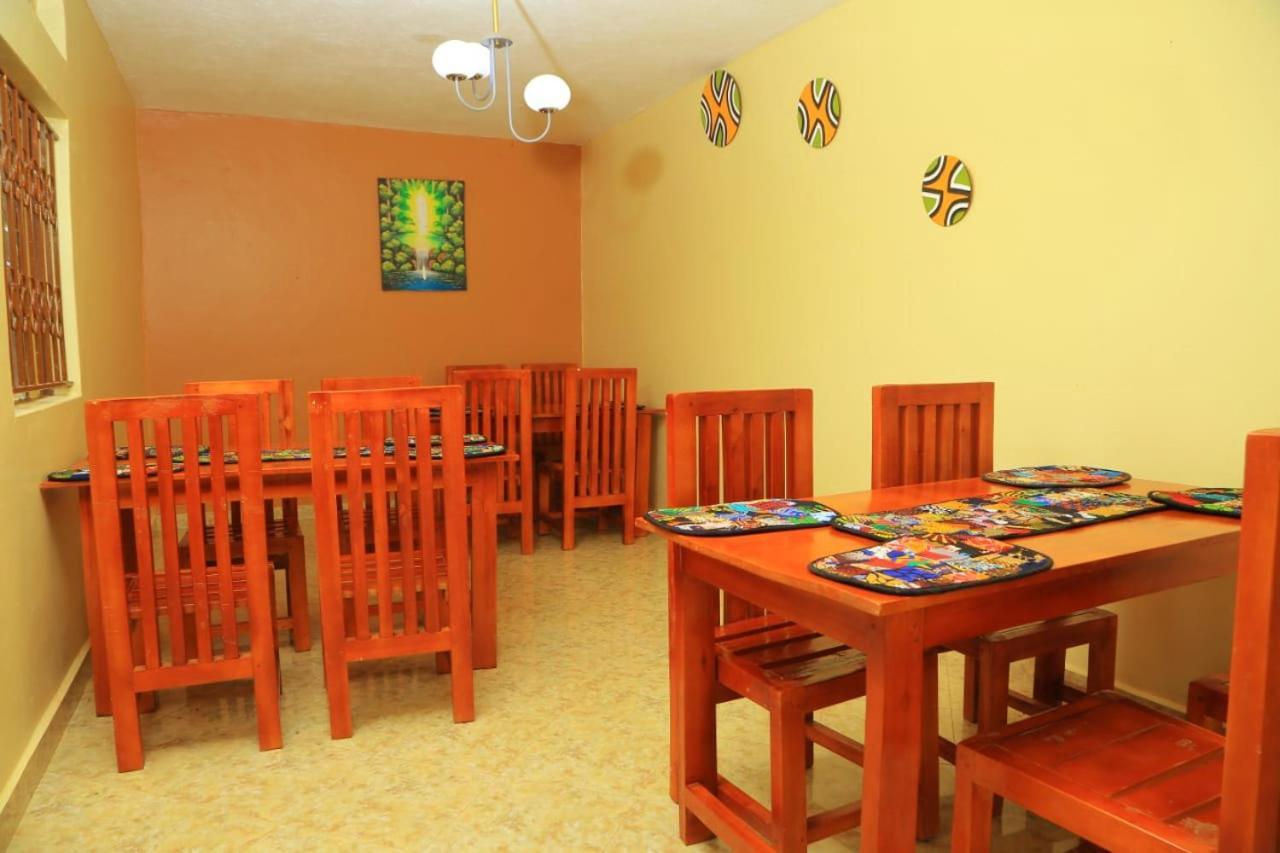 Palm Star Motel Fort Portal ภายนอก รูปภาพ