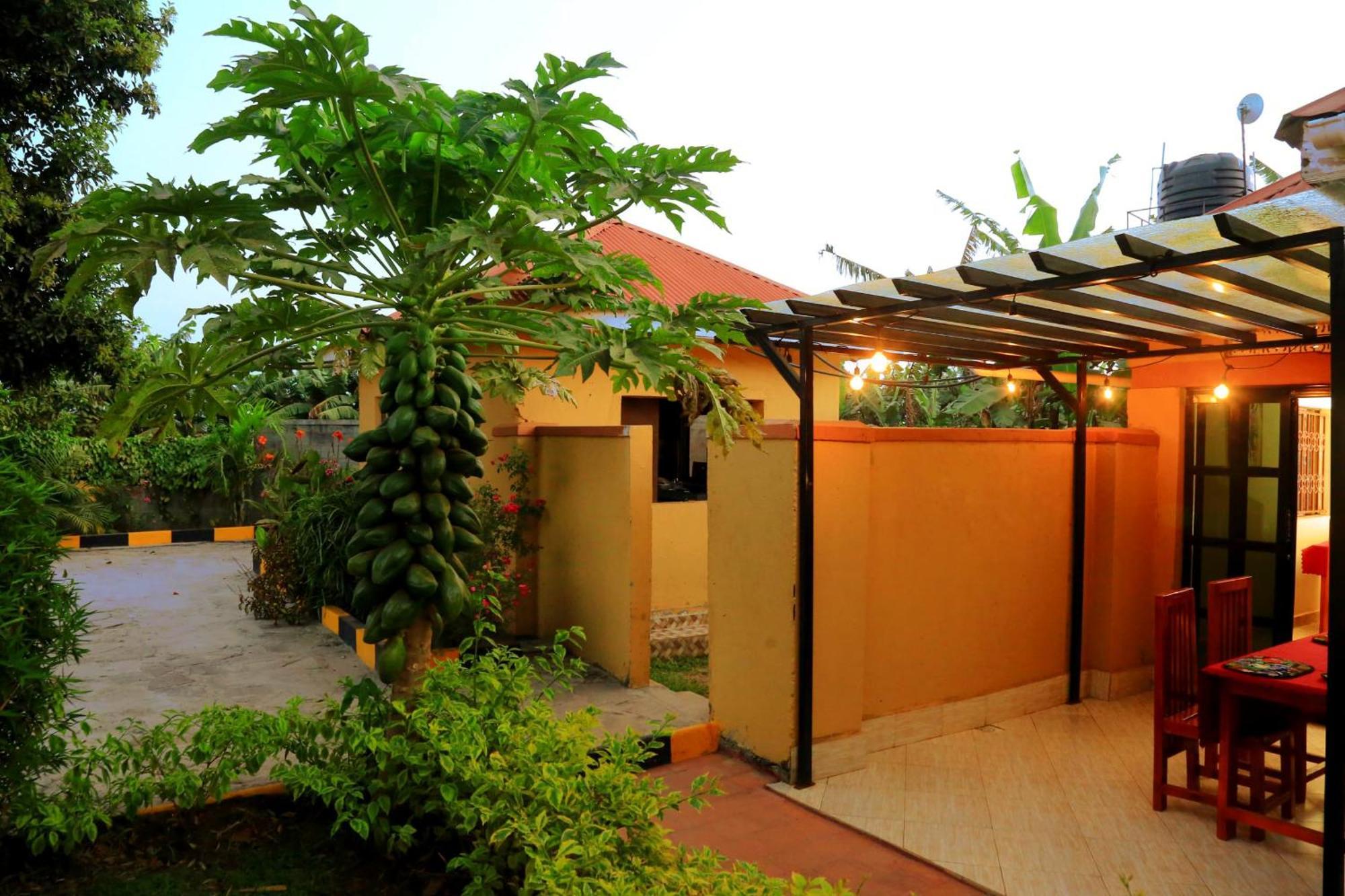 Palm Star Motel Fort Portal ภายนอก รูปภาพ