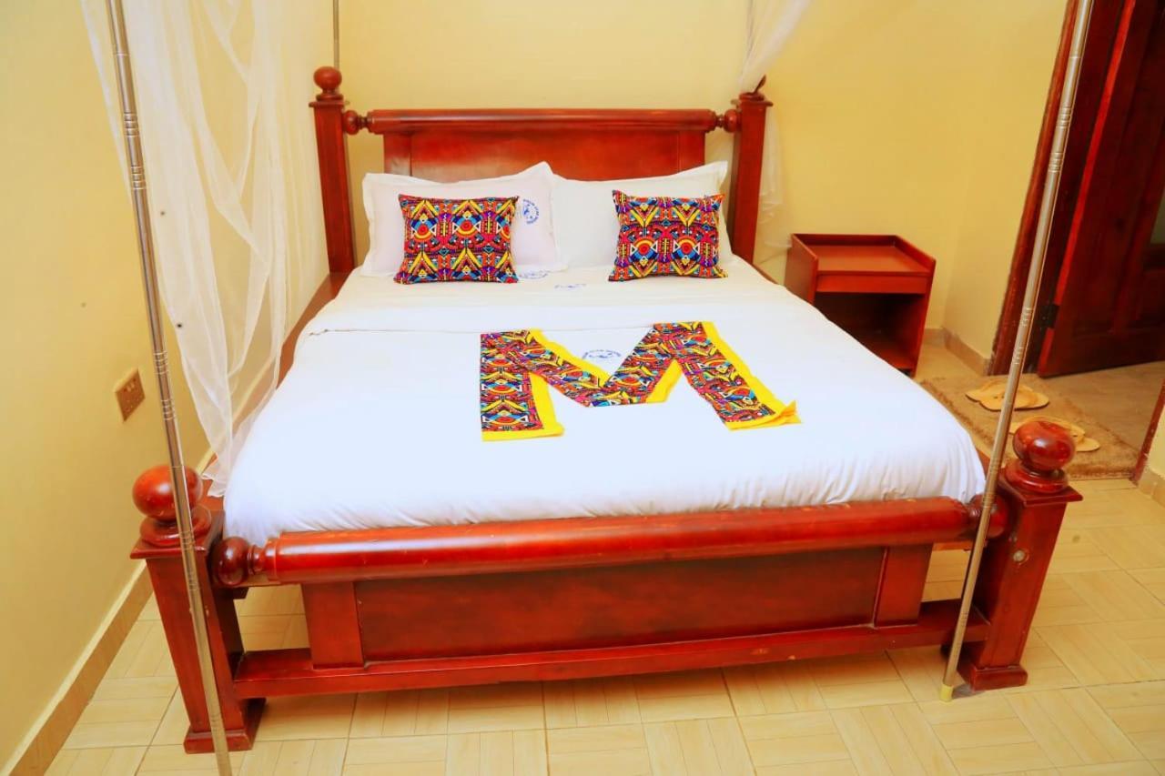 Palm Star Motel Fort Portal ภายนอก รูปภาพ