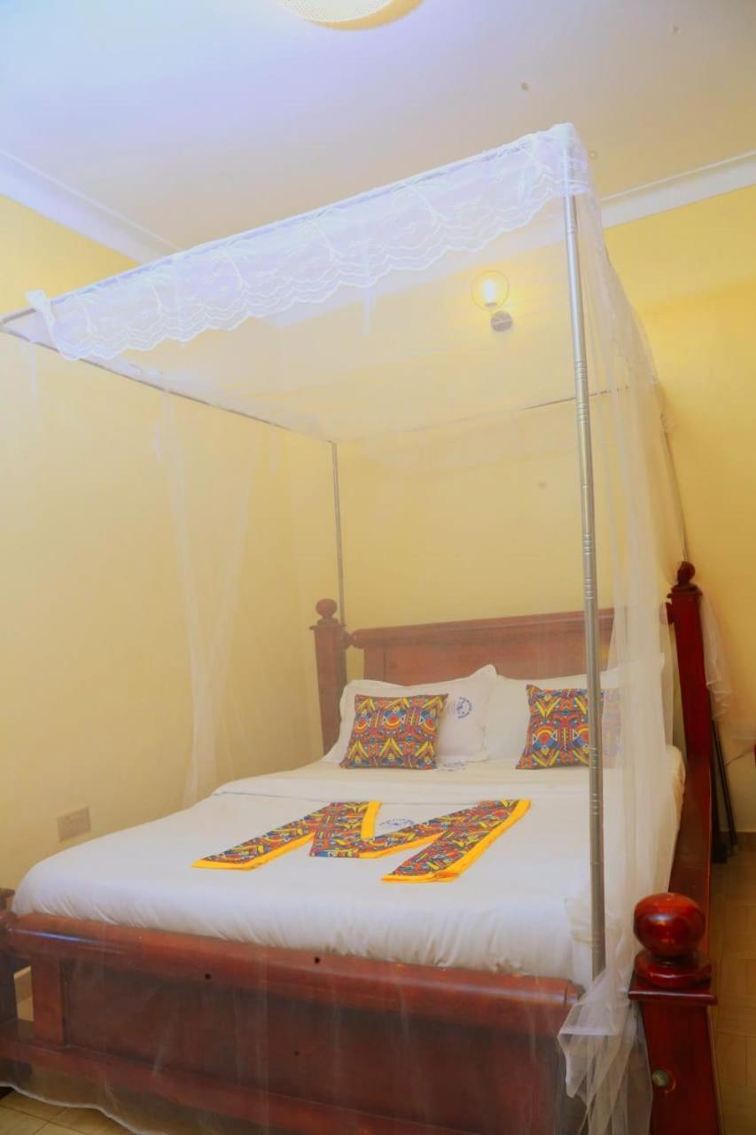 Palm Star Motel Fort Portal ภายนอก รูปภาพ